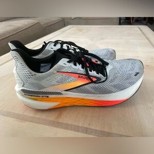 Brooks Hyperion 2 Women’s Lightweight Trainers in White with Coral Size 10
